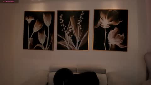 Snapshot of maiacollins chatting on November 3, 2025, 11:33 am Maia online show from November 3, 2025, 11:33 am