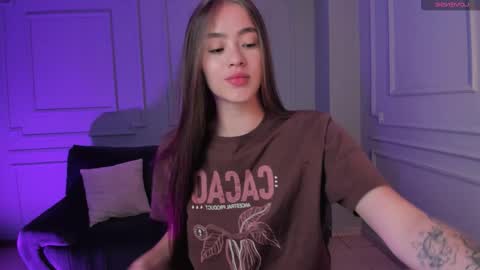 Snapshot of maiacollins chatting on November 18, 2025, 6:34 pm Maia online show from November 18, 2025, 6:34 pm