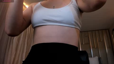 Snapshot of maiacollins chatting on November 25, 2025, 6:41 pm Maia online show from November 25, 2025, 6:41 pm