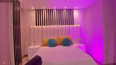 Snapshot of maiacollins chatting on November 26, 2025, 7:15 pm Maia online show from November 26, 2025, 7:15 pm