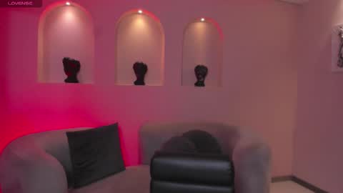 Snapshot of maiacollins chatting on December 20, 2025, 4:58 pm Maia online show from December 20, 2025, 4:58 pm