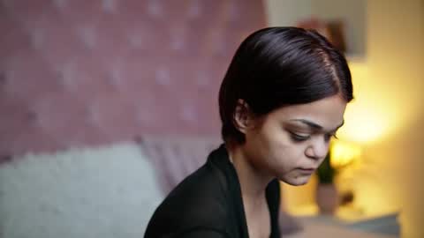  Maia  online show from October 26, 2025, 10:58 pm