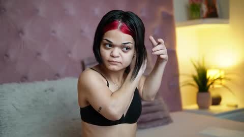  Maia  online show from December 15, 2025, 9:41 pm