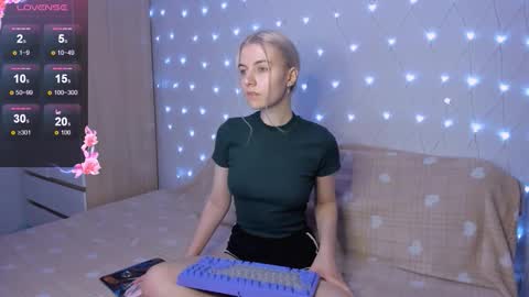 Snapshot of mailin_harrington chatting on November 1, 2025, 3:36 pm Your kitty online show from November 1, 2025, 3:36 pm