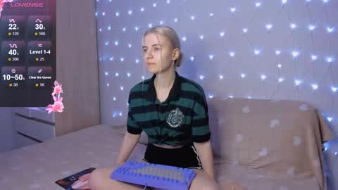 Snapshot of mailin_harrington chatting on November 6, 2025, 3:35 pm Your kitty online show from November 6, 2025, 3:35 pm