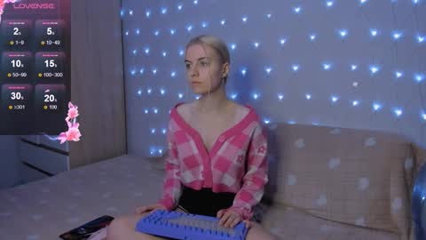 Snapshot of mailin_harrington chatting on November 12, 2025, 4:07 pm Your kitty online show from November 12, 2025, 4:07 pm