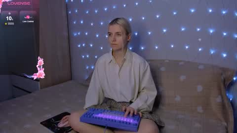 Your kitty online show from December 18, 2025, 4:02 pm