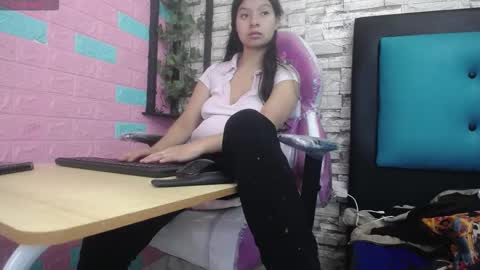  MAILY CAN  online show from November 28, 2025, 12:52 pm