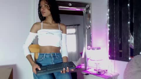 Snapshot of mailyn_gold chatting on April 23, 2026, 12:04 pm mailyn_gold online show from April 23, 2026, 12:04 pm