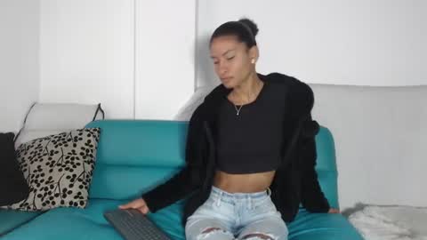mailyn_gold online show from June 20, 2026, 11:57 am