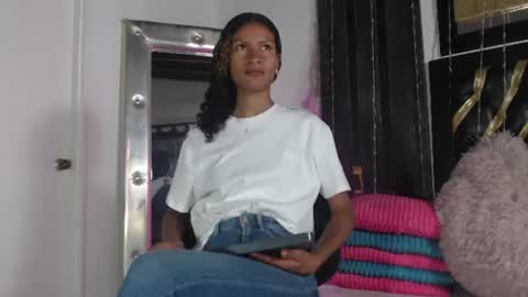 mailyn_gold online show from July 15, 2026, 12:21 pm