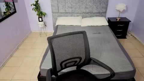 MAITE STONE1 online show from December 18, 2025, 3:12 am