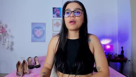 Snapshot of maithe_022 chatting on October 25, 2025, 2:02 pm mai online show from October 25, 2025, 2:02 pm