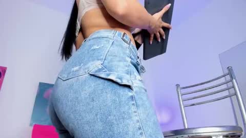 Snapshot of maithe_022 chatting on November 5, 2025, 7:14 pm mai online show from November 5, 2025, 7:14 pm