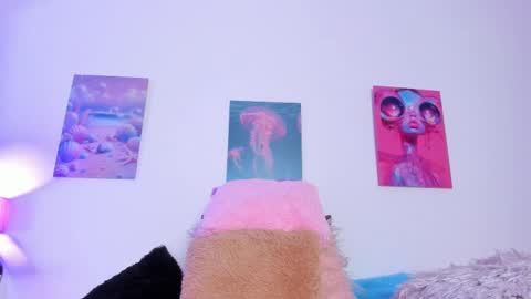 Snapshot of maithe_022 chatting on November 17, 2025, 7:08 pm mai online show from November 17, 2025, 7:08 pm