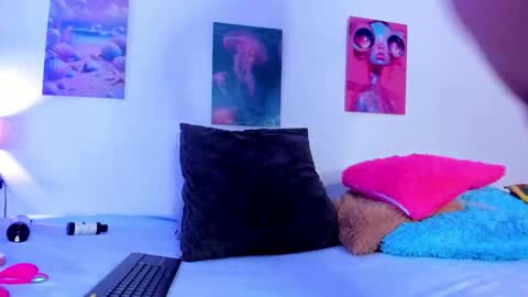 Snapshot of maithe_022 chatting on December 3, 2025, 6:50 pm mai online show from December 3, 2025, 6:50 pm