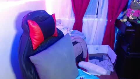 Hello friends Im on another account    online show from January 29, 2025, 1:58 am