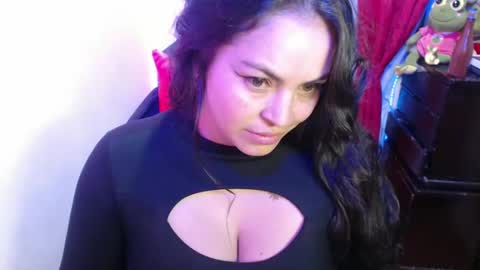 Hello friends Im on another account    online show from February 3, 2025, 2:47 am