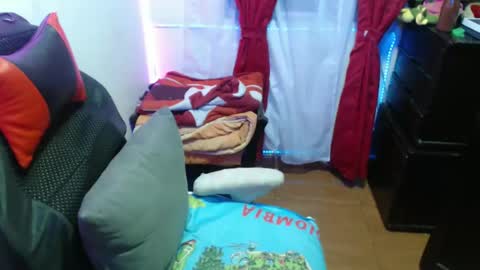Hello friends Im on another account    online show from February 6, 2025, 3:06 am