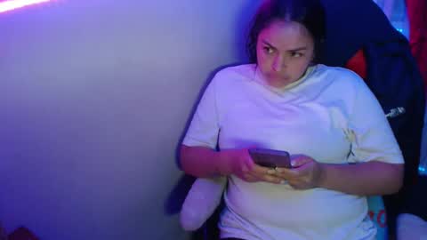 Hello friends Im on another account    online show from February 19, 2025, 1:08 am