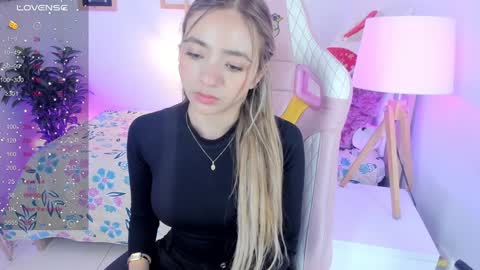 Snapshot of majo_gomez chatting on December 23, 2024, 10:44 pm Majo online show from December 23, 2024, 10:44 pm