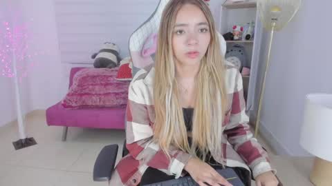 Snapshot of majo_gomez chatting on December 30, 2024, 10:34 pm Majo online show from December 30, 2024, 10:34 pm