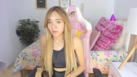 Snapshot of majo_gomez chatting on February 18, 2025, 5:53 pm Majo online show from February 18, 2025, 5:53 pm