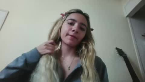 Snapshot of majo_gomezz chatting on November 6, 2025, 5:47 pm majo_gomezz online show from November 6, 2025, 5:47 pm