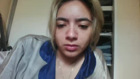 Snapshot of majo_gomezz chatting on November 8, 2025, 6:18 pm majo_gomezz online show from November 8, 2025, 6:18 pm