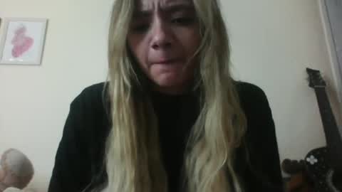 Snapshot of majo_gomezz chatting on November 17, 2025, 11:10 pm majo_gomezz online show from November 17, 2025, 11:10 pm