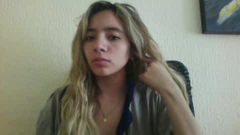 Snapshot of majo_gomezz chatting on December 1, 2025, 3:50 pm majo_gomezz online show from December 1, 2025, 3:50 pm