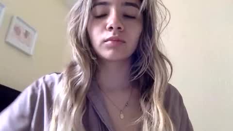 majo_gomezz online show from April 10, 2026, 5:06 pm