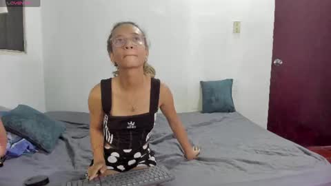 Snapshot of make_me_feel_ chatting on July 18, 2026, 1:26 pm Shawna Tom online show from July 18, 2026, 1:26 pm
