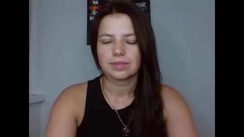 make_mesmile online show from September 22, 2025, 6:54 pm