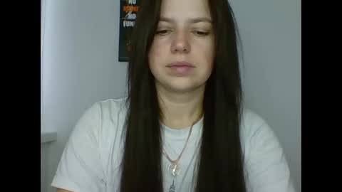 make_mesmile online show from November 11, 2025, 8:03 am