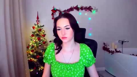 Snapshot of makeyouehappy chatting on December 16, 2025, 12:10 pm makeyouehappy online show from December 16, 2025, 12:10 pm