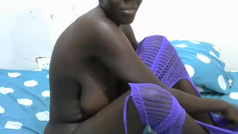 malaika_musa online show from December 18, 2025, 3:07 pm