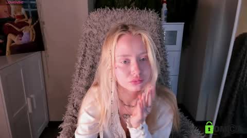 Malena online show from October 4, 2025, 10:24 am