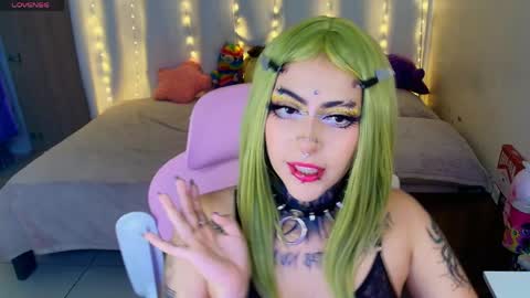 Snapshot of maliciaxpoison chatting on May 18, 2026, 4:07 am maliciaxpoison online show from May 18, 2026, 4:07 am