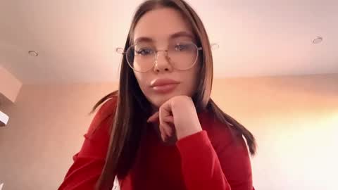Phoebe online show from May 26, 2026, 12:23 pm
