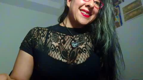 Snapshot of malishka_fox chatting on December 16, 2025, 4:17 am Malishka online show from December 16, 2025, 4:17 am