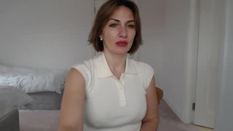 mallinia online show from February 11, 2025, 3:40 pm