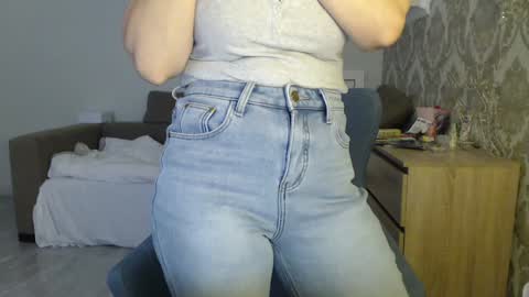 mallinia online show from December 4, 2025, 11:08 am