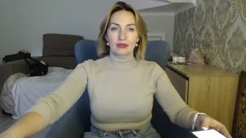 mallinia online show from December 15, 2025, 12:53 pm