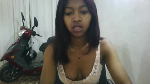 Snapshot of malluna4 chatting on April 25, 2026, 4:59 am Malluna online show from April 25, 2026, 4:59 am