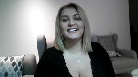 Snapshot of malorine chatting on December 2, 2025, 7:42 pm malorine online show from December 2, 2025, 7:42 pm