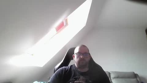 breton online show from April 22, 2026, 10:06 am