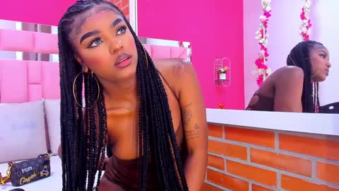 Snapshot of malu_horny_69 chatting on December 18, 2024, 8:14 pm Melanie online show from December 18, 2024, 8:14 pm