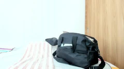 instagram  nueela   online show from April 11, 2026, 7:18 pm