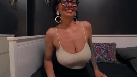 Snapshot of mamasitasexy79 chatting on April 26, 2026, 8:39 pm ioana love online show from April 26, 2026, 8:39 pm
